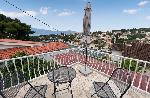 3 bedroom awesome home in Splitska