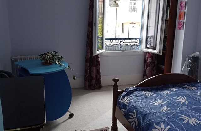 3 Bedroom Bed & breakfast in Sartrouville