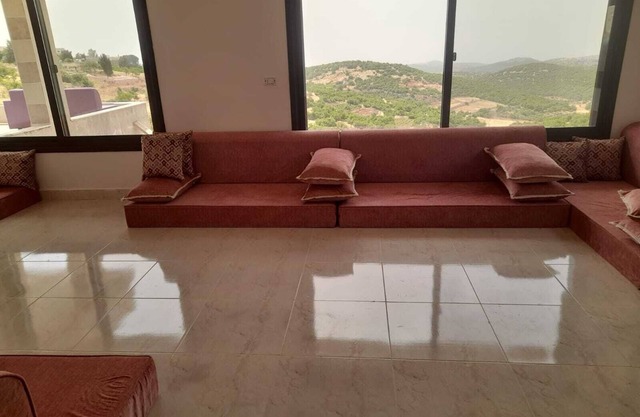 3-bedroom building in delightful عجلون with AC