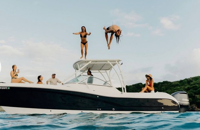 3-bedroom bungalow in brilliant Charlotte Amalie with AC and parking.