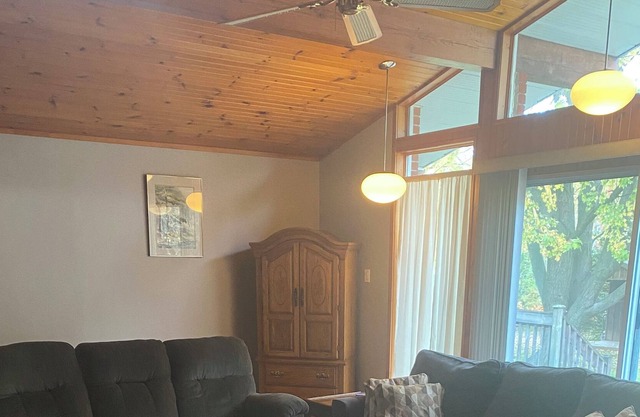 3 Bedroom Cozy Campfire Retreat between Bayfield and Grand Bend