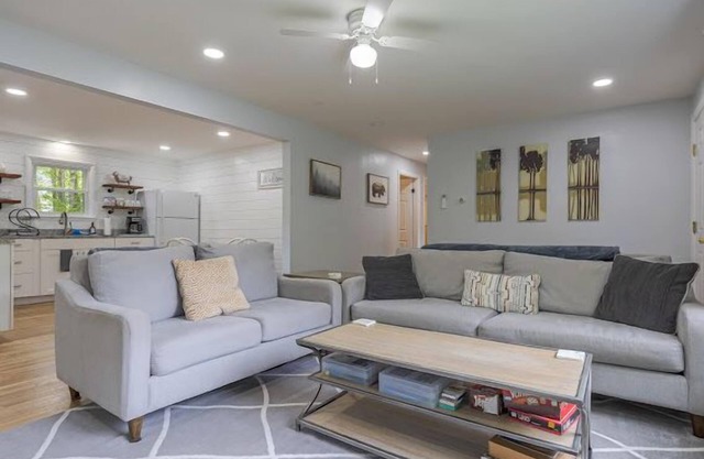3-bedroom Cozy Home in Ellsworth with AC, WiFi