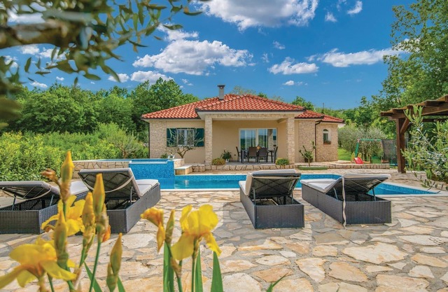 3 bedroom cozy home in Grubine