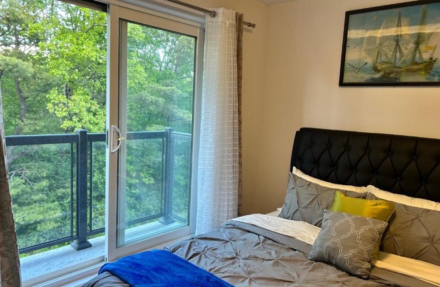 3 bedroom Entire Town House Ravine lot- Brampton