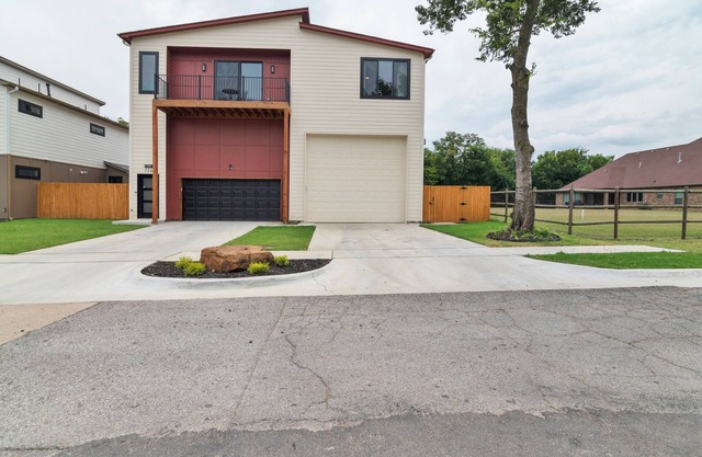 3-bedroom house in charming Tulsa with AC