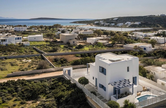 3-bedroom house in marvelous Paros with AC, WiFi
