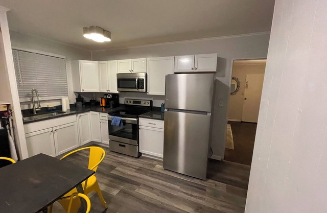 3-bedroom house WiFi in lovely Waukegan Near Gurnee