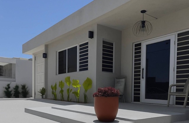 3-bedroom house with Wifi available pool, 2 bathrooms, kitchen. for 6 people