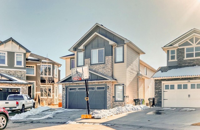 3 Bedroom Luxury Court Home in Nolan Hill