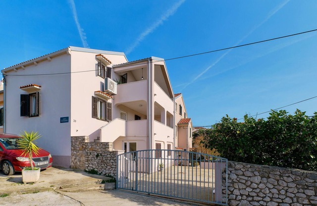 3 bedroom nice apartment in Mali Losinj