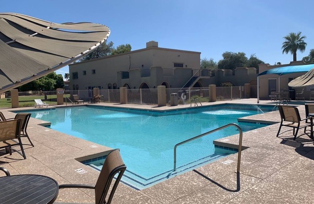 3 Bedroom Townhome 3 FULL Baths and Office Space Near Old Town Renovated
