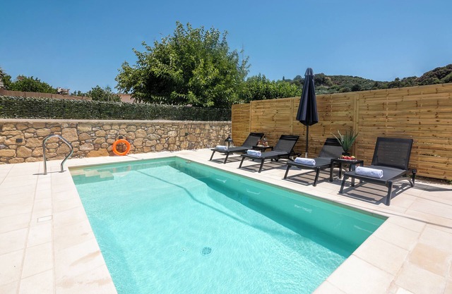 3-bedroom villa in brilliant Kissamos with AC, WiFi. Enjoy a relaxing stay