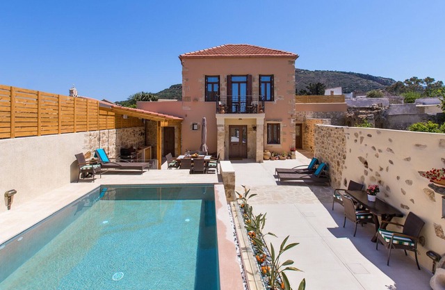 3-bedroom Villa with Pool by Delfus