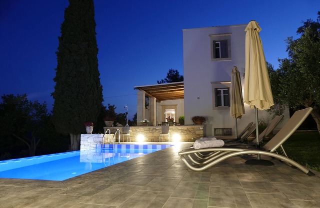 3 bedroom Villa with pool, veranda and private garden