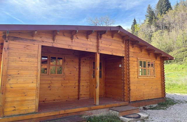 3-bedroom wooden chalet, on 1500m2 of enclosed grounds not overlooked