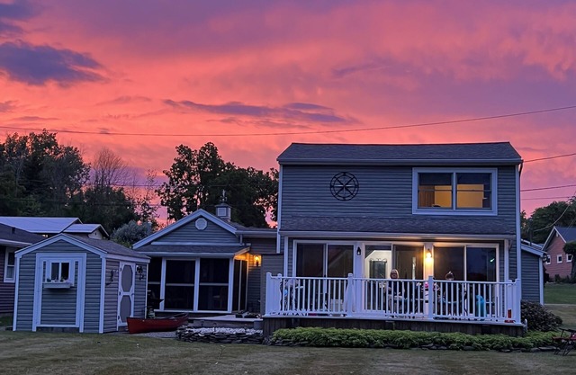 3 bedroom waterfront house with large yard and Gorgeous view of Braddocks Bay