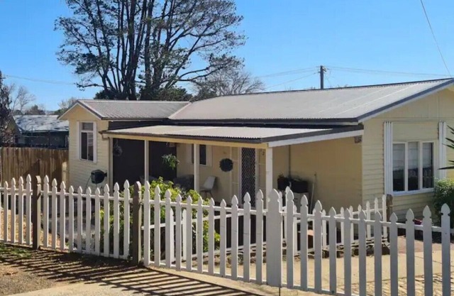 3 bedroom Wifi and new flooring