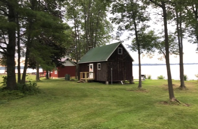3 Bedrooms - Waterfront Location On St. Lawrence River