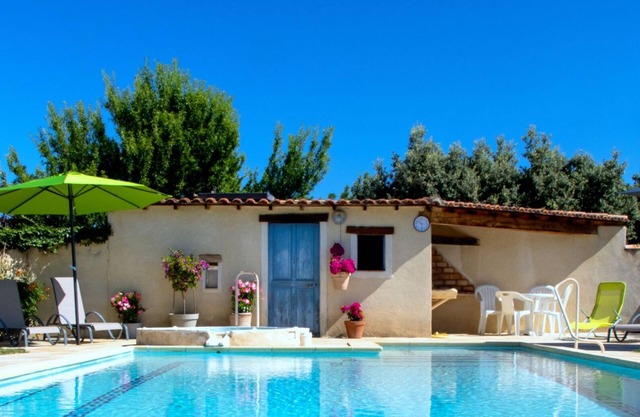 3* gîte Solar-heated swimming pool and Jacuzzi