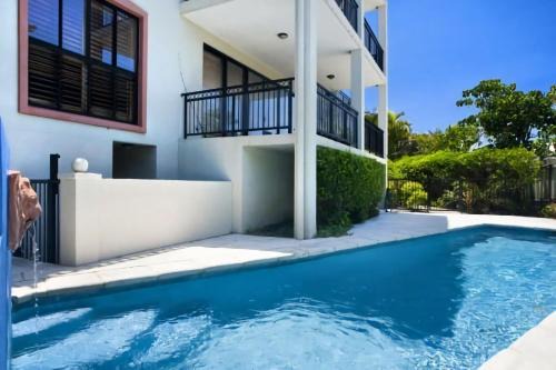 3 Hilltop Villas White Water Views from the Heart of Sunshine