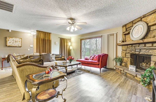 3 Mi to Downtown Tulsa: Cozy Retreat!