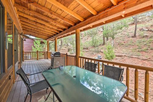 3 Mi to Fool Hollow Lake Cozy Cabin with Deck