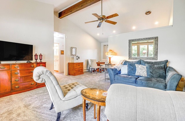 3 Mi to Michigan State: Apt w/Patio in Lansing!