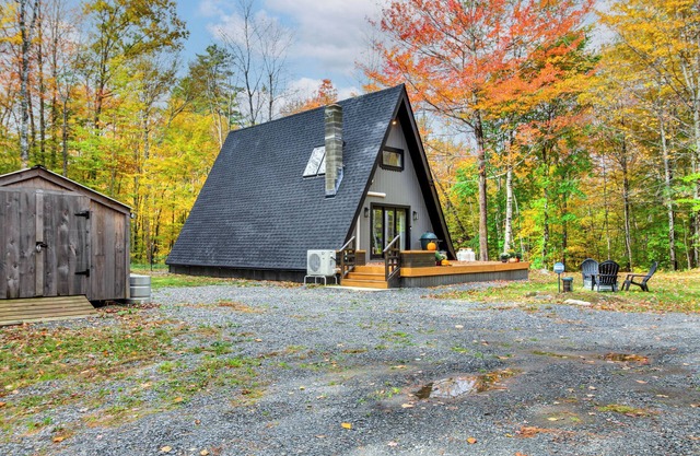 3 Mi to Weathersfield Trails: Dog-Friendly Cabin!