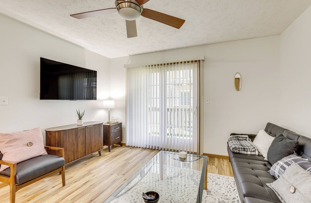 3 Mi to WVU: Condo w/Deck in Morgantown