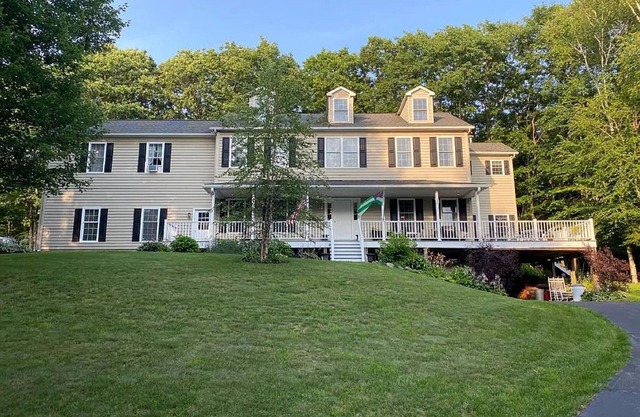 3 min. to Dreams Park, 33 ft. Long Heated Pool, Clean and Updated. Fun & Private