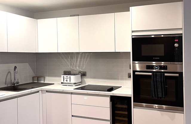 3 mins walk to broad street Lovely 2 bedroom apartment