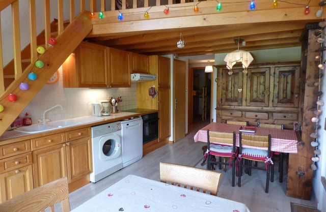 3-room apartment + mezzanine, 6 persons, slope view, garage