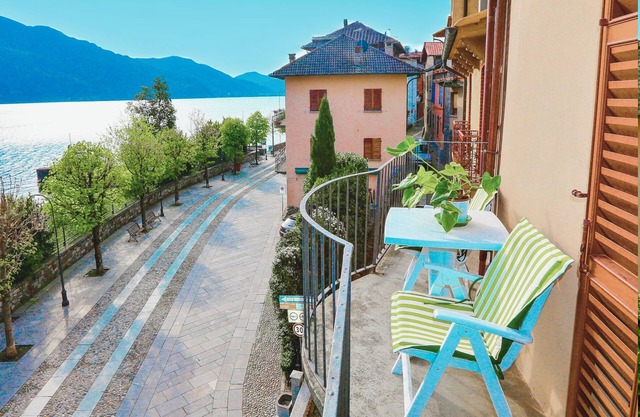 3-room apartment with sunny balcony on the beautiful lakeside promenade of Cannobio