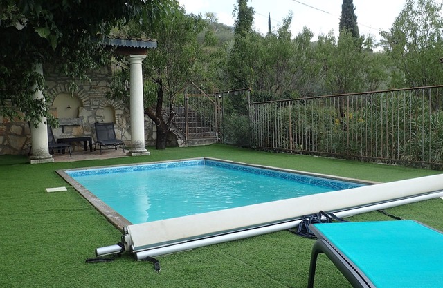 3* self-contained apartment with private pool in the heart of a thousand olive trees.