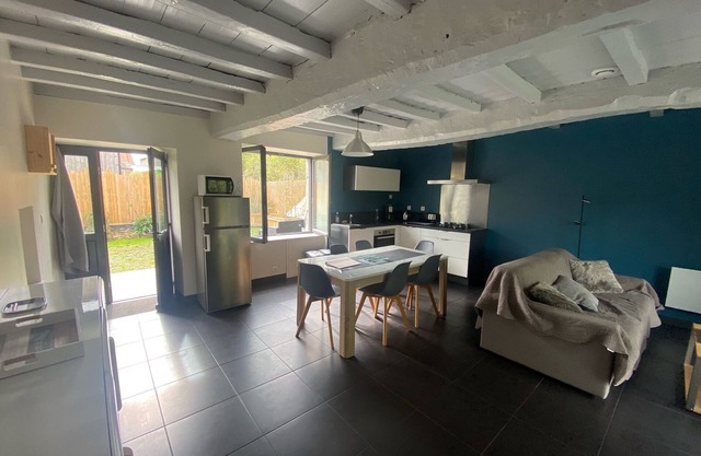 3-star gîte "la Belle Fumée" in quiet location with large garden, near Rance and sea