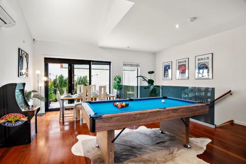 3 Story Zen Japanese Richmond Townhouse,Pool Table