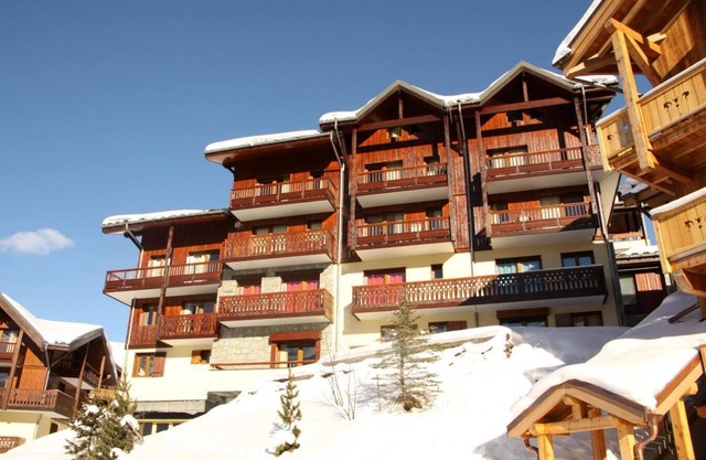 300m from shops, 1st floor, balcony, tv, 55m², Les Menuires