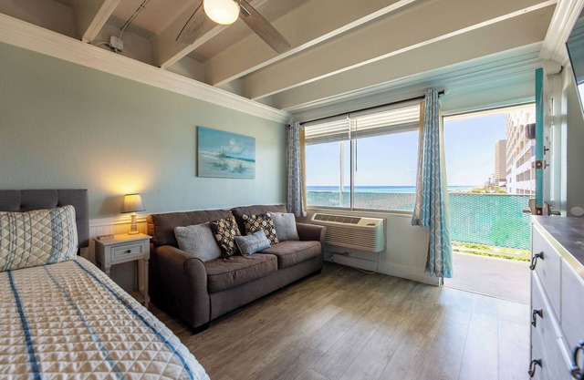 308 FTB low floor condo facing pier park west