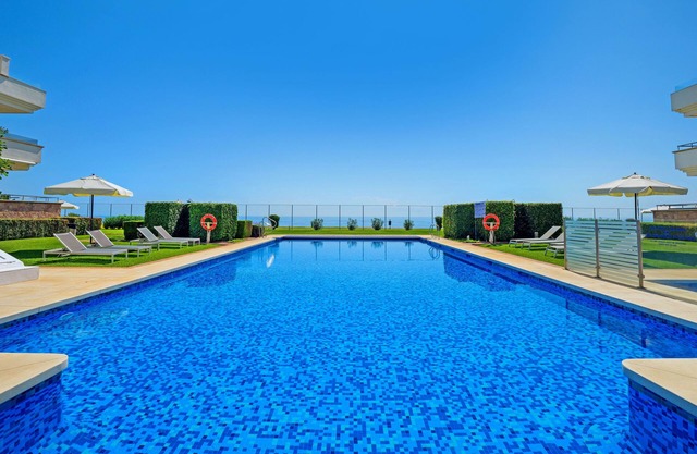 322 Luxury Apartments-Estepona, 2 b'room Apt, 28c All Year 20m Heated Pool