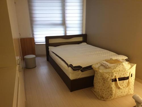 3521#Gangnam Urban Vogue Suites #Top-rated Unit # All-New Furniture & Peaceful Vibe# Sinnonhyeon 1min
