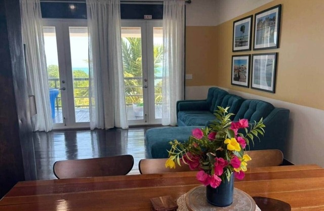 360 Suites, Seaside Luxury, 4 Bedrooms, 3 Bath