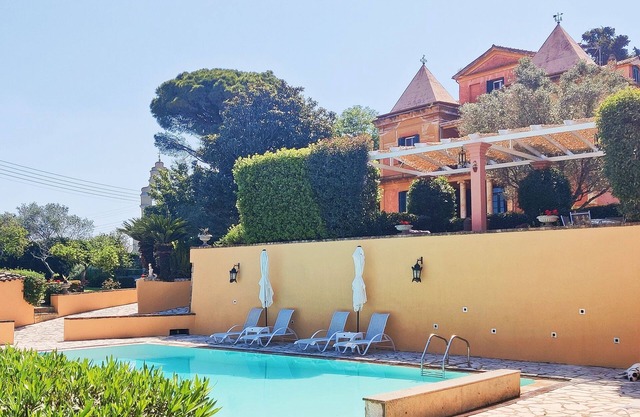 366 sqm Old Mansion,5 bdrms,5 bthrms, sleeps 8, swimming pool