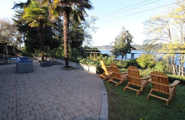 3B3B Luxury 180 degree Lake View N Mercer Island Home