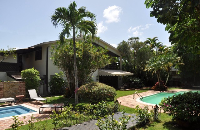 3BD Downtown Villa With Private Pool And Garden, Jacuzzi, Guest-Friendly