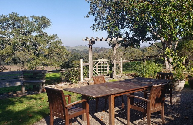 3BDR, 2BA, near Stanford, overlooking a horse farm in beautiful Portola Valley.