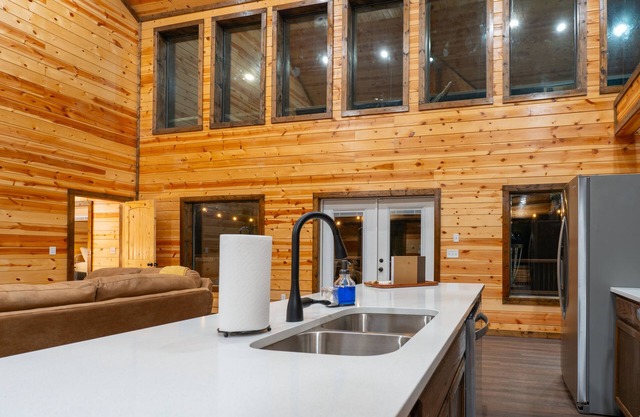 3Bdr + Loft ON RIVER w/Entertainment for All and Pet Friendly