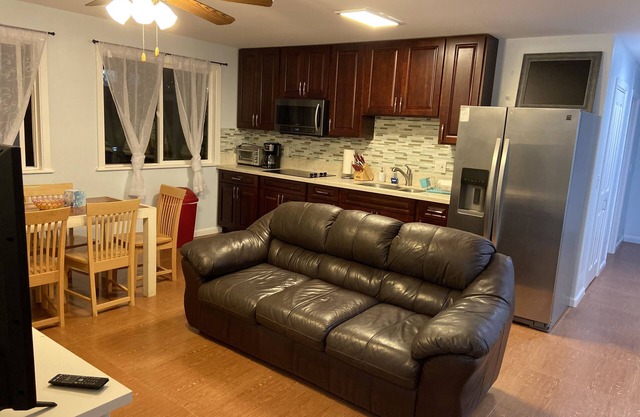 3bedrm/2bath,near shopping center,freeway