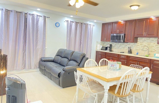 3bedrooms&1bathroomconvenient Location, Near Freeway, Shopping center
