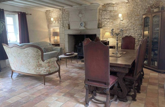 3Bedrooms-Sleeps6-WiFi-Fireplace