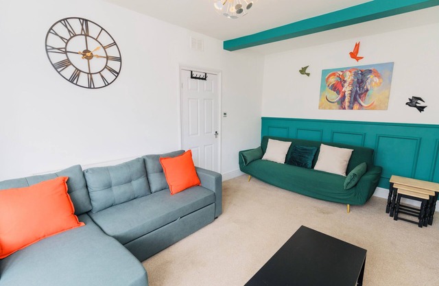 3BR House-5 Beds-Drivewayx2-WiFi 500Mbps-7 Guests (5 ⭐️⭐️⭐️⭐️⭐️ Ratings Airbnb)